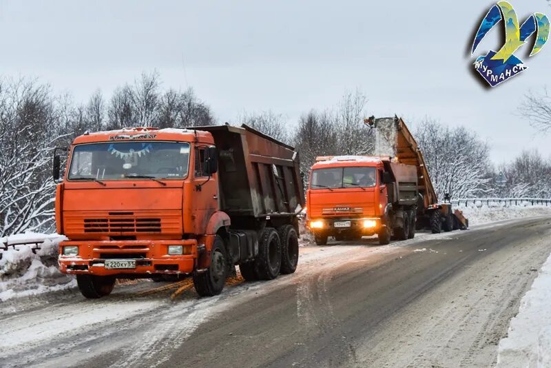 Удх мурманск. КАМАЗ для посыпания дорог карьера. КАМАЗ В Казани для посыпки дорог. УДХ фото.