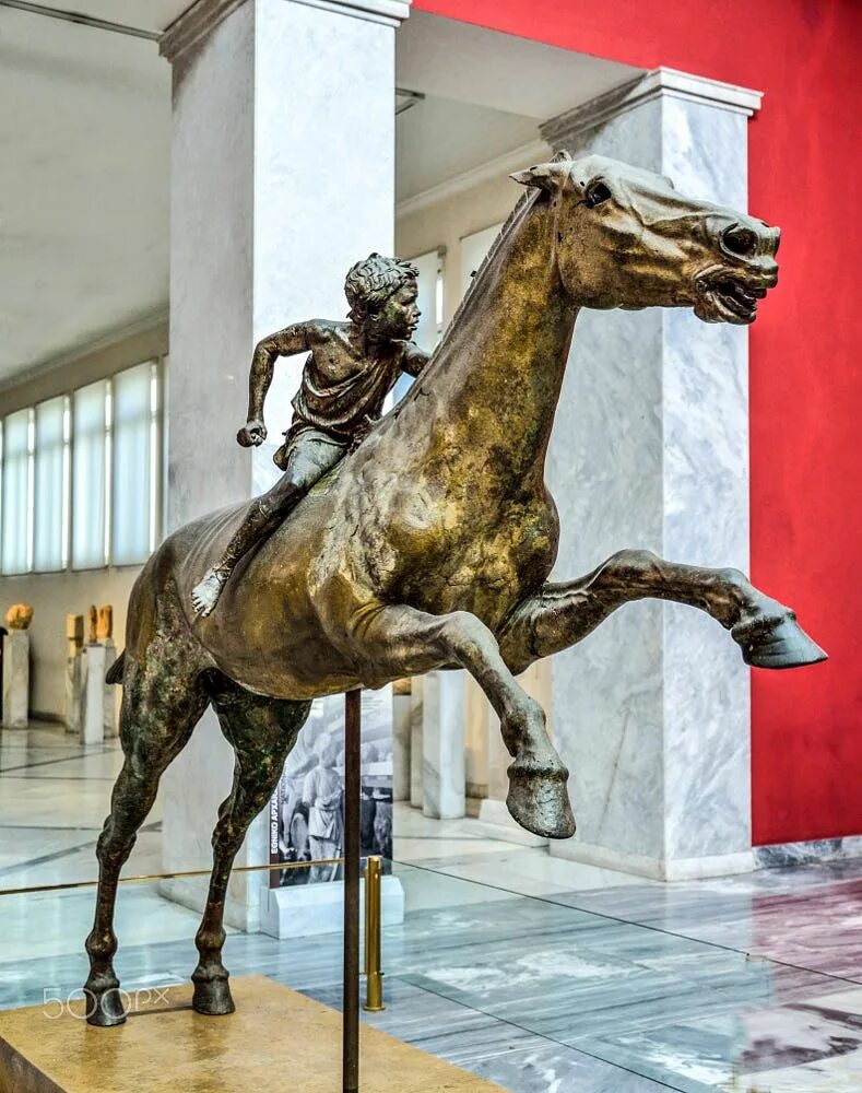 Греческий конь. Всадник с мыса Артемисион. Бронзовый конь. Конная бронзовая статуя. Лошади в античном искусстве.
