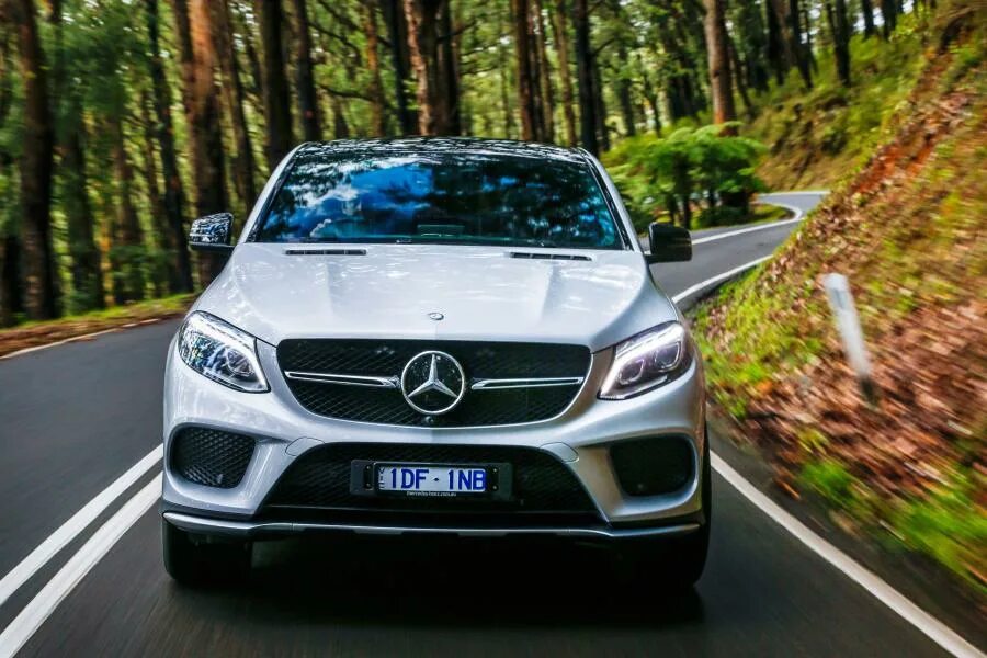 Мерседес фото 2015 Сравниваем Mercedes-Benz CLA- и C-класса: полнота украшает