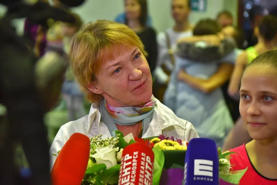 олимпийская чемпионка елена наймушина. елена аркадьевна наймушина. олимпийская чемпионка по гимнастике наймушина. наймушина елена гимнастка. елена наймушина спортивная гимнастика.