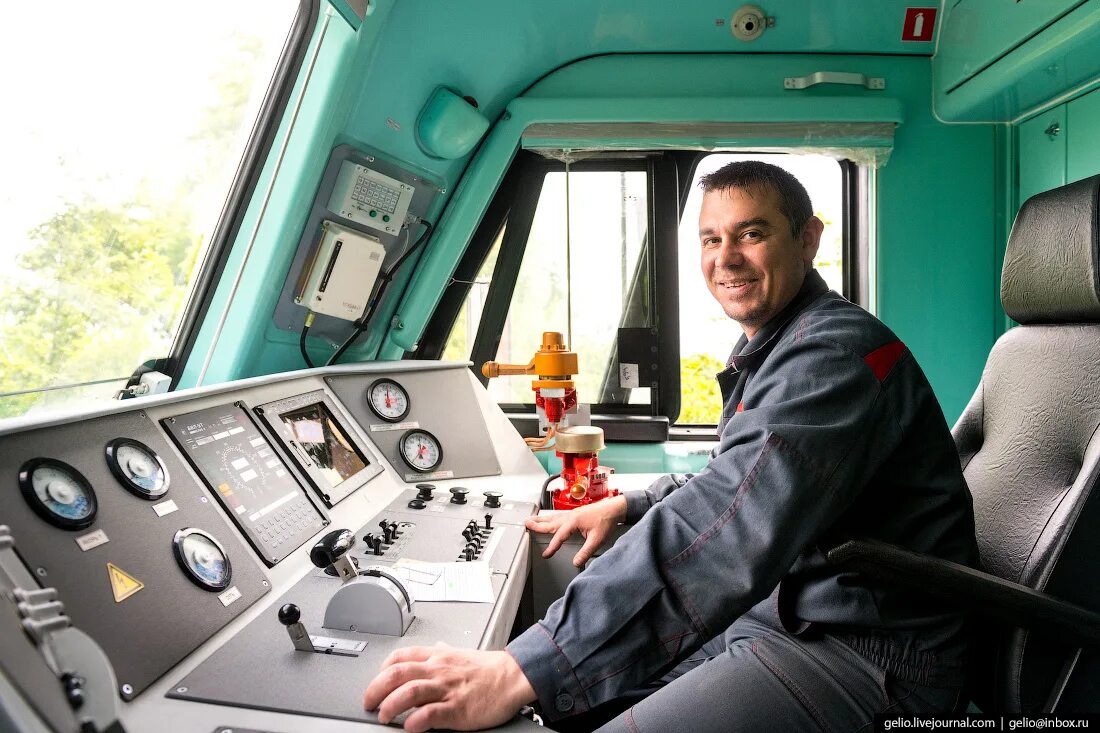 Пульт машиниста вспомогательный 81-765. Мгок уждт. Машинисты ростова. Метрополитен машинист электропоезда женщины. Машинисты ростова.