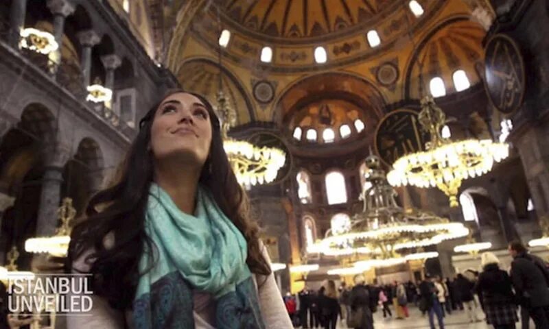 Праздники в стамбуле 2024. Истанбул девушка. Стамбул Турция девушка осень.