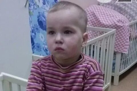 Ребенок который ищет маму