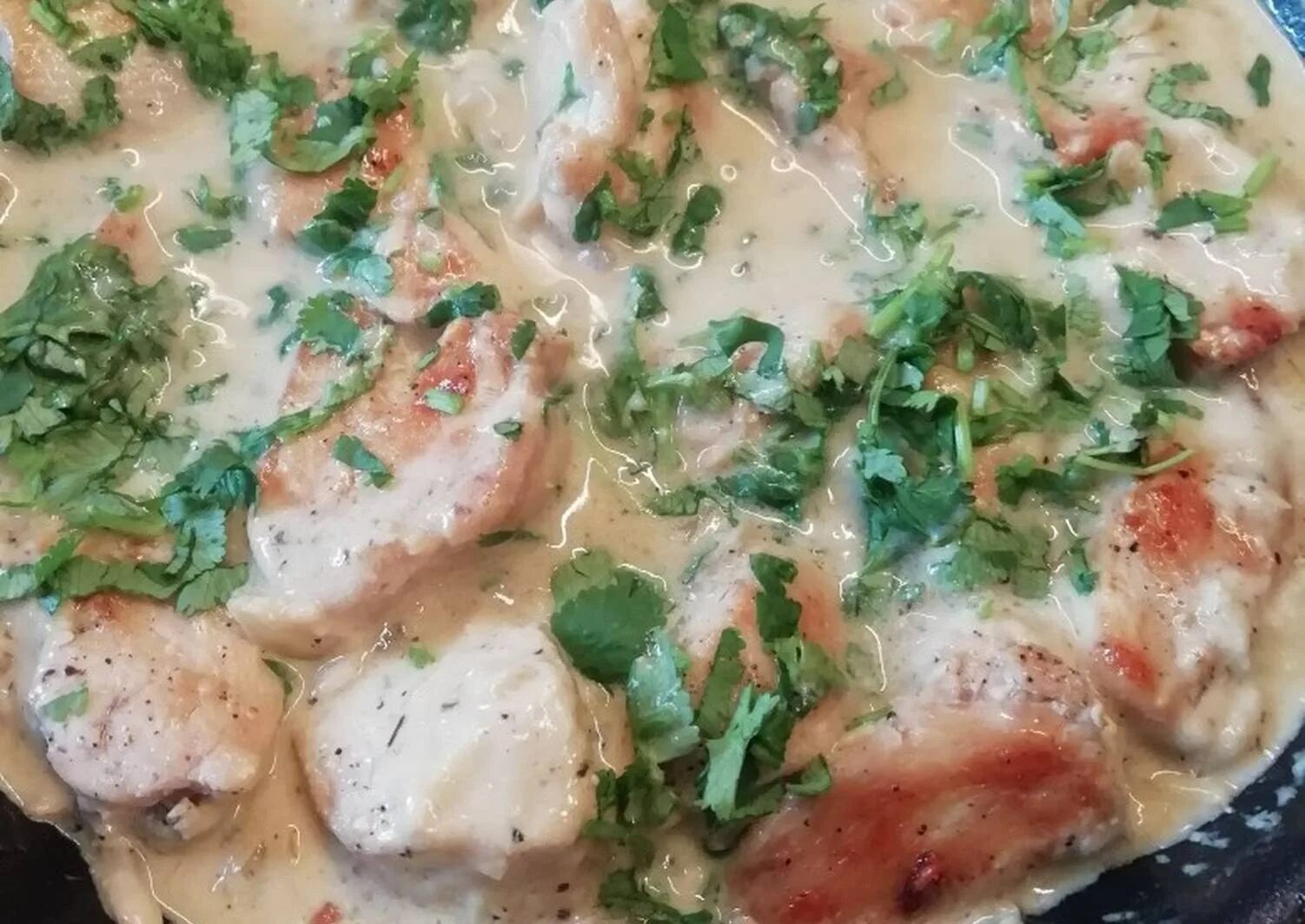 Подливка из куриной грудки со сметаной