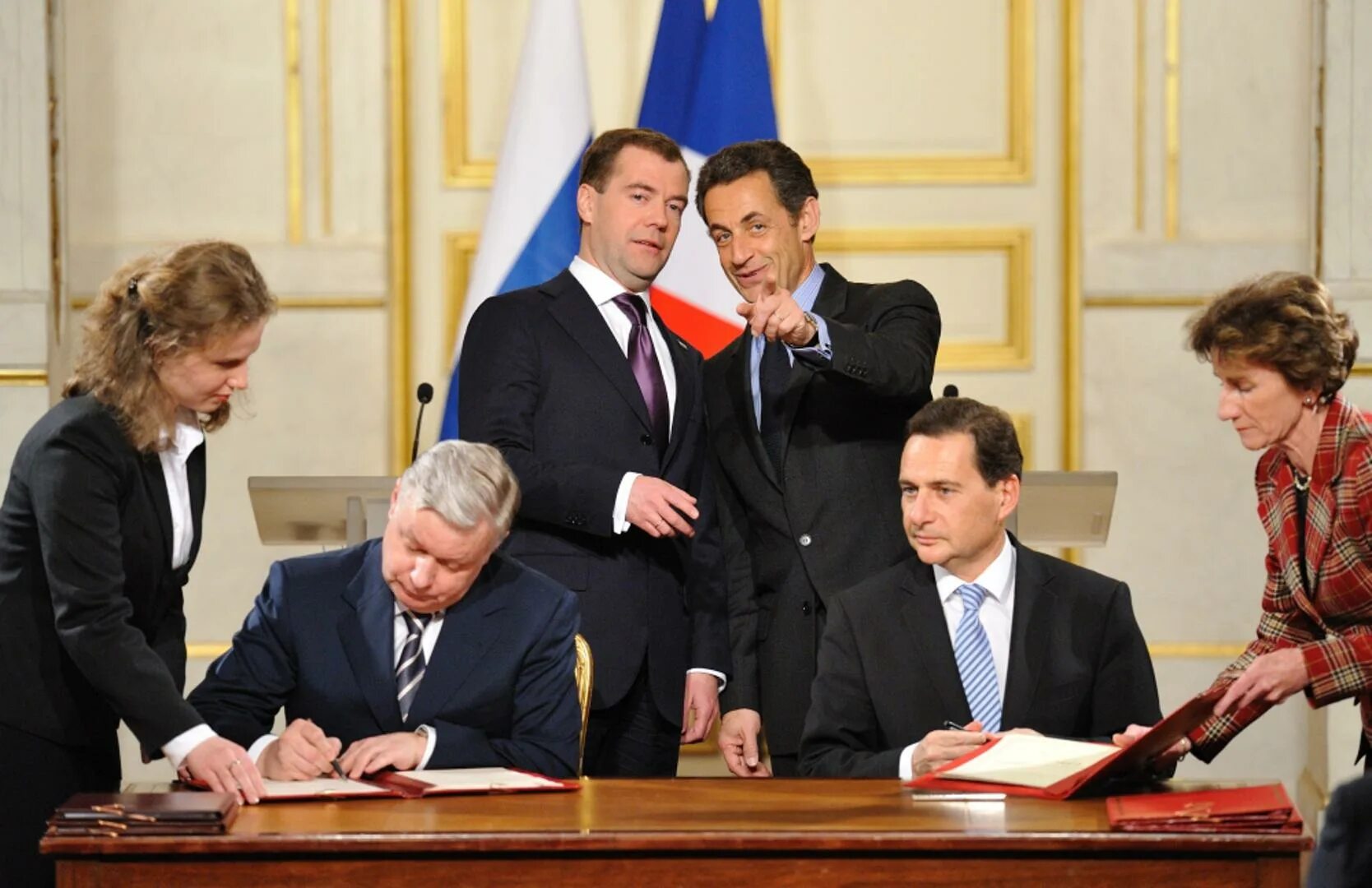 Переговоры медведева. Медведев и Саркози. Переговоры Медведева и Саркози 2008. Саркози и Медведев 2008. Встреча Медведева Саркози 2008.
