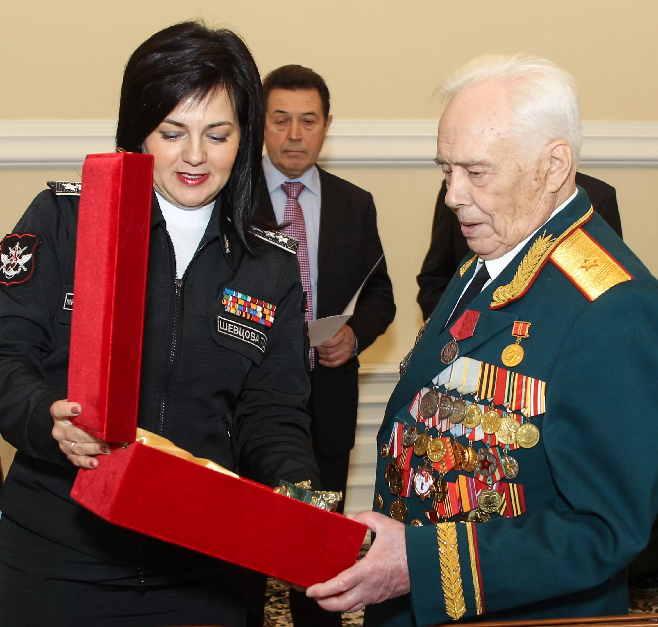 Ветеран боевых действий хабаровск. Медали генерал Шевцовой.