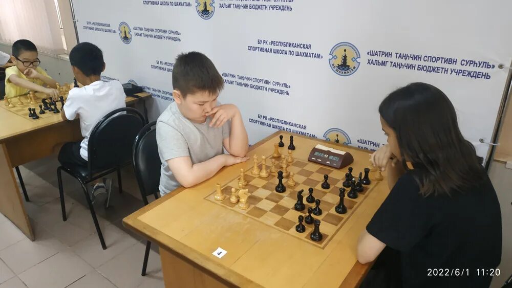 диспетчер мчс россии. диспетчера мчс калмыкия. гу мчс калмыкия. еддс элиста. диспетчерская элиста.