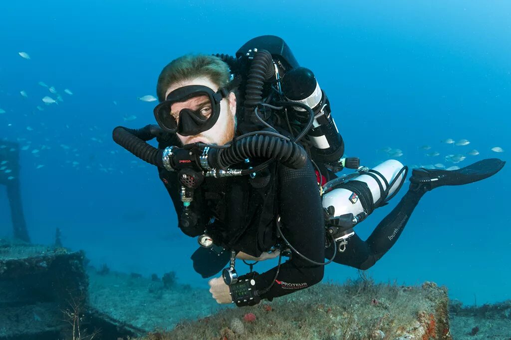 Акваланг для дайвинга. Детский акваланг. Тарханкут дайвинг. Аквалангист погружается. Маршалловы острова дайвинг.