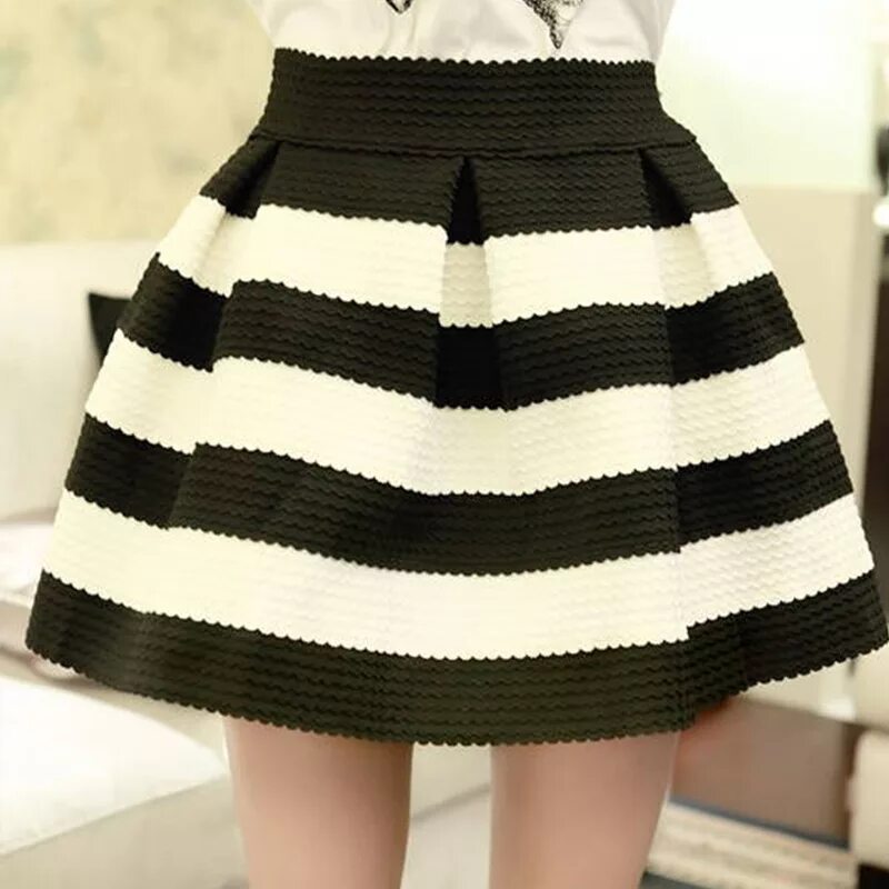 Бело черная юбка. Юбка в клетку чёрно белая. Белая юбка в клетку. Юбка с высокой талией в стиле харадзюку. Юбка полосатая черно-белая.