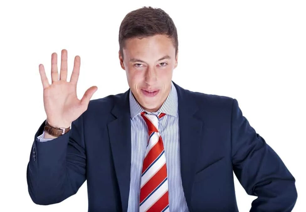 мужчины здороваются. парень машет рукой в полный рост. мужчина приветствует. человек приветствует. марк цукерберг фото 2022.