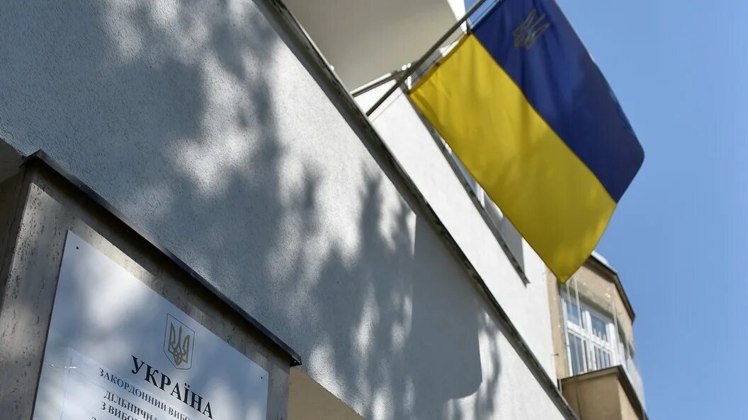 Где посольство украины. Посольство Украины в Новосибирске. Консул Украины в Новосибирске. Посольство России в Украине. Посольство Украины в Китае.