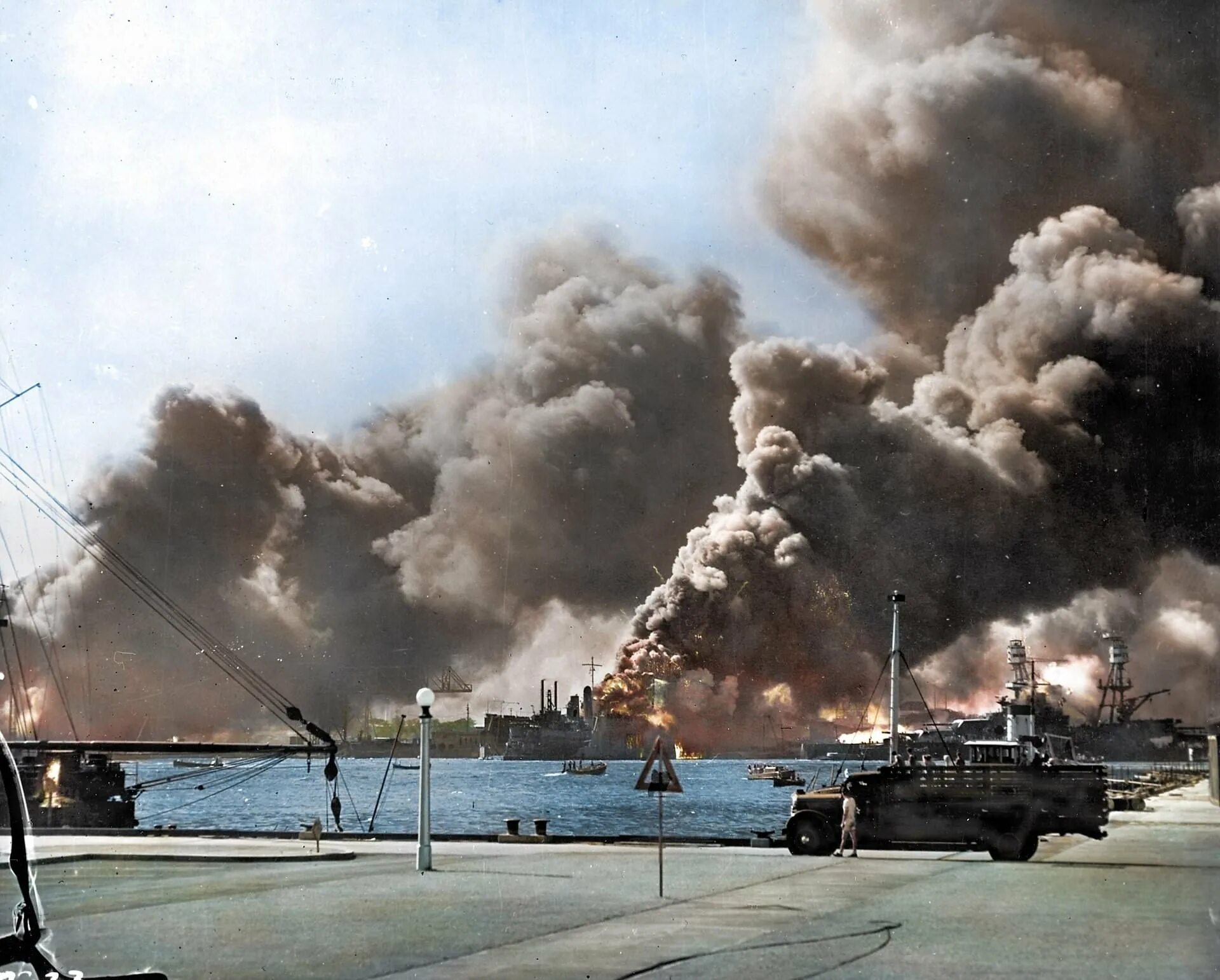 Перл харбор атаковала. Нападение на пёрл-харбор 1941. атака на «пёрл‑харбор», 7 декабря, 1941. атака на пёрл-харбор. пёрл-харбор авианалет.