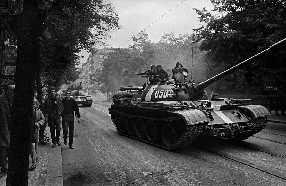 Т-62 операция Дунай. Операция Дунай Чехословакия 1968. Т-62 Прага. Т-62 Прага 1968.