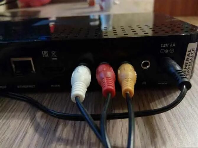 Телевизор не видит тюльпаны. Scart разъем на телевизоре. Подключить dvd к телевизору samsung через тюльпаны. Mini ypbpr кабель. Подключить двд lg плеер к телевизору lg.