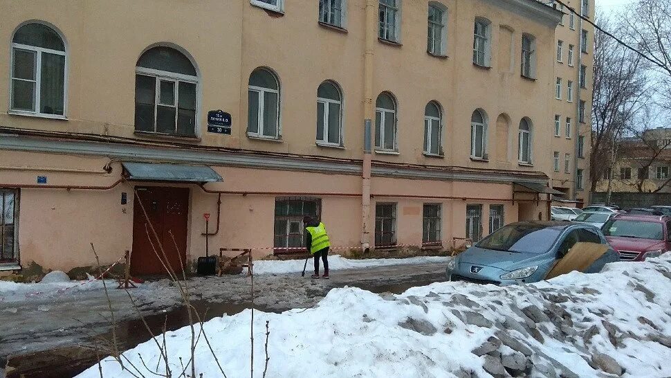 Ук возрождение спб. УК Возрождение СПБ Васильевский остров. Дворы Васильевского острова. Дворы Васильевского острова 13 линия.