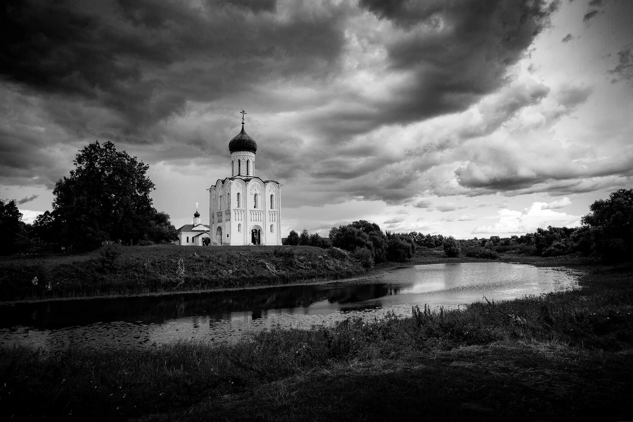Церковь покрова на нерли владимирская область. Владимиро-суздальский храм покрова богородицы. Храм покрова на нерли чб. Покрова на нерли во владимире. Храм покрова на нерли во владимире 12 век.