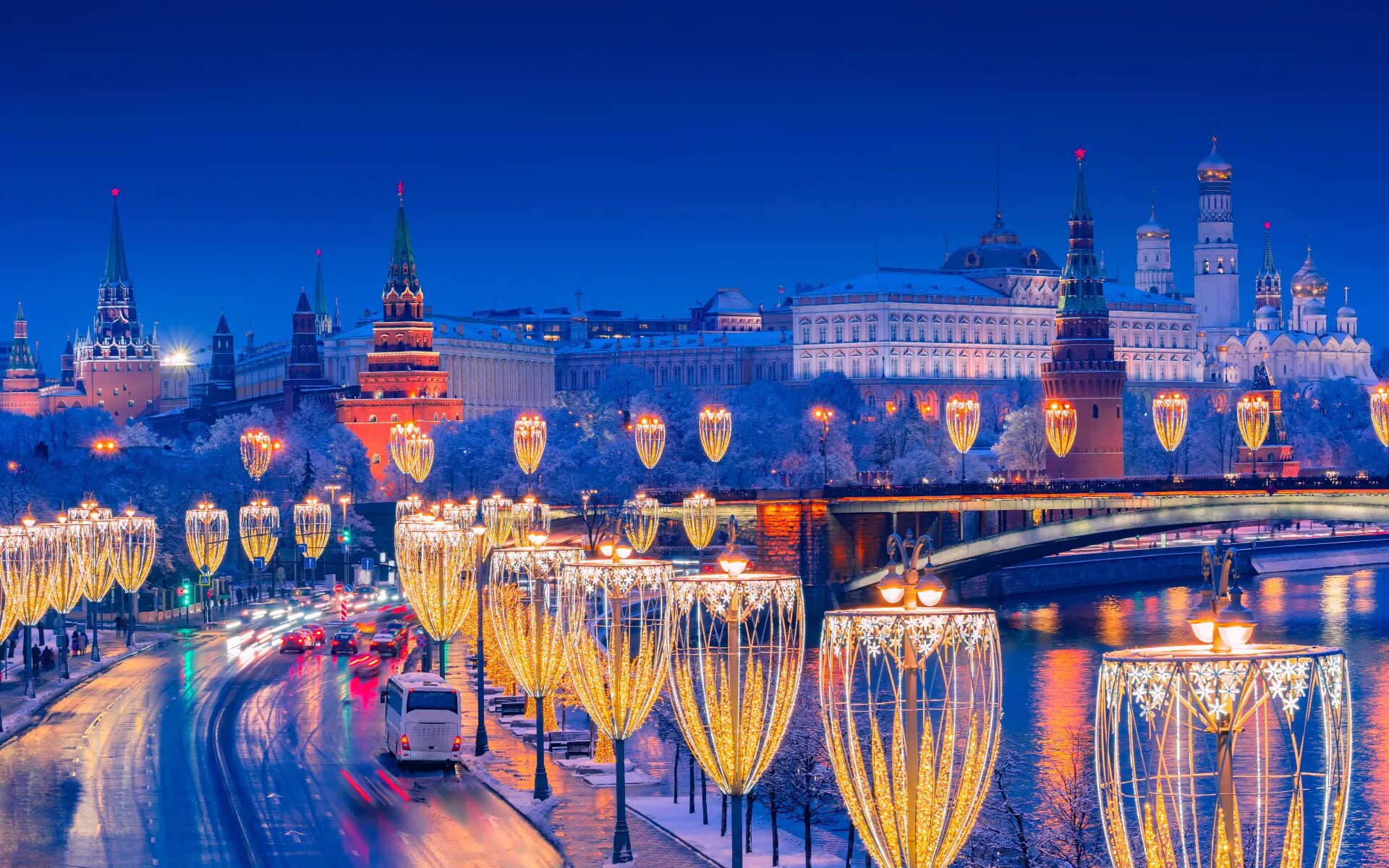 Мэрия москвы новый год. Правительство москвы новый год. Новогодняя москва 2022 большой театр. Тверская 13 мэрия. Правительство москвы новый год.