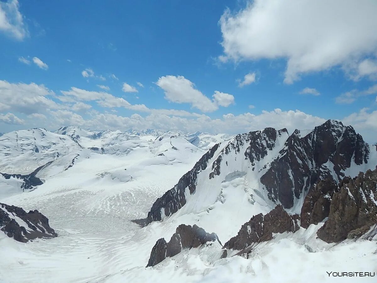 Талгар гора. Пик талгар фото. 45 гор. 45 % гора. Гора корватунтури.