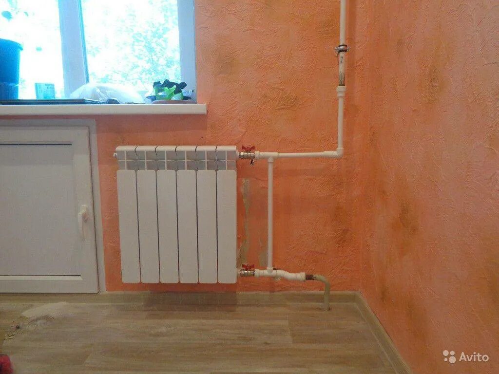 Трубы отопления ответственность. Радиатор в квартире. отопление в квартире. трубы отопления в квартире. монтаж радиаторов отопления.