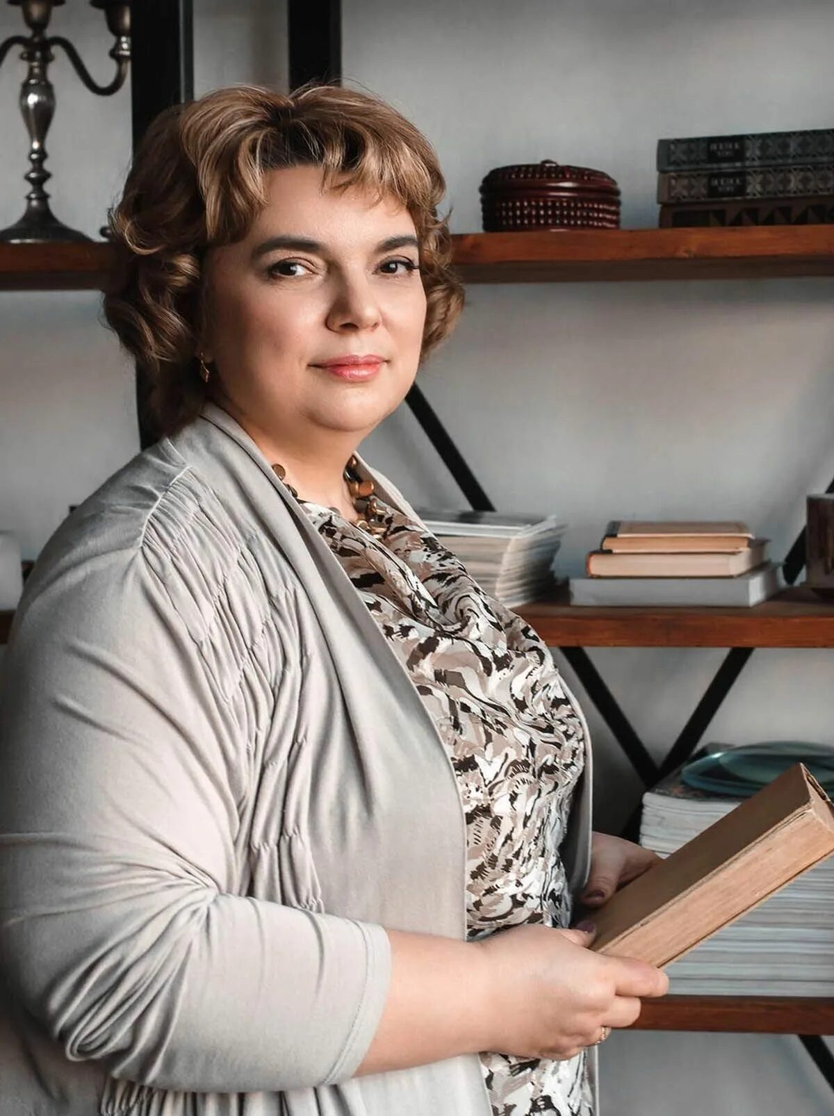 Сотникова татьяна александровна. Татьяна сотникова писатель. Анна берсенева писатель. Берсенева писательница. Анна берсенева писатель.