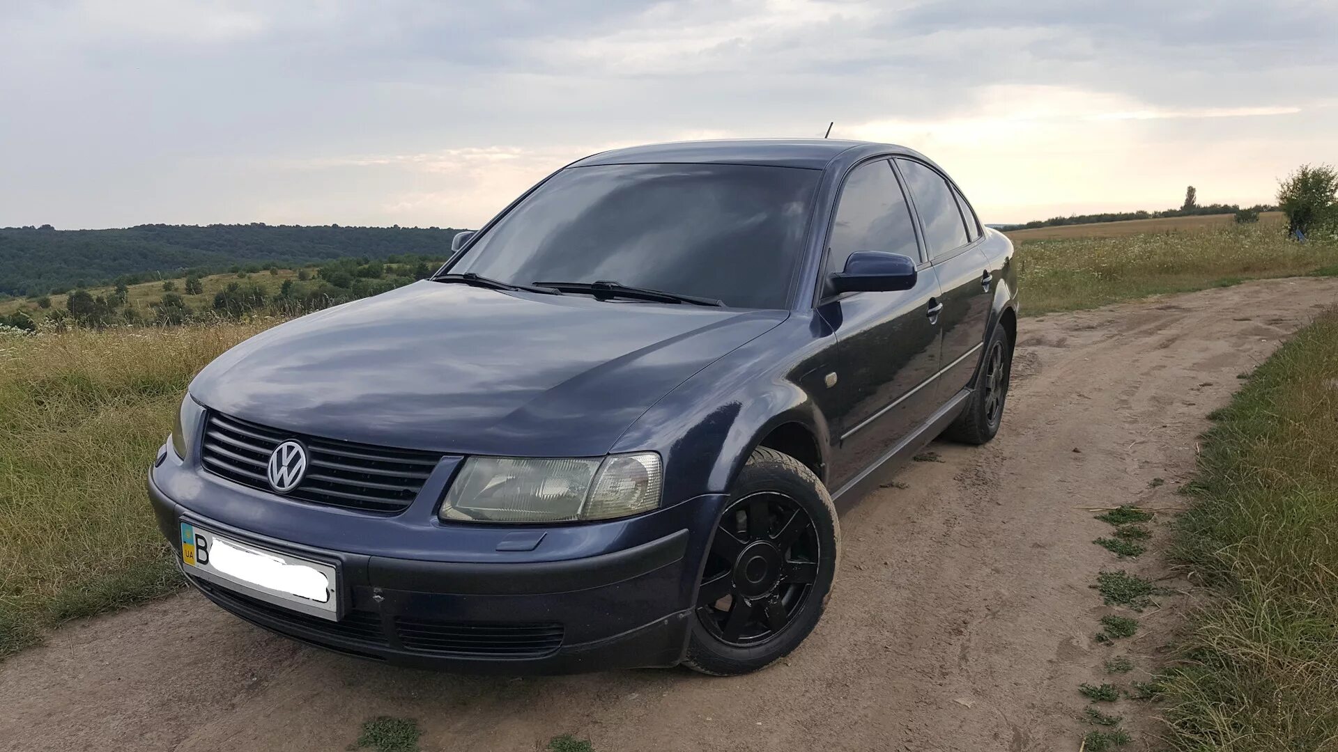 93 b 5. Фольксваген Пассат б5 черный. Passat b5 черный. Volkswagen Passat b5 тонированный. VW Passat b5 2003.