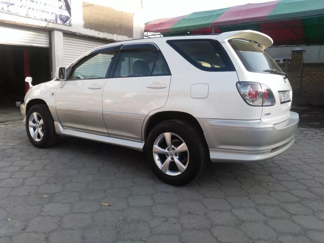 Toyota harrier 1 поколение. Toyota Harrier 2002. Тойота Харриер 2002 белый. Harrier 1 поколение r17.