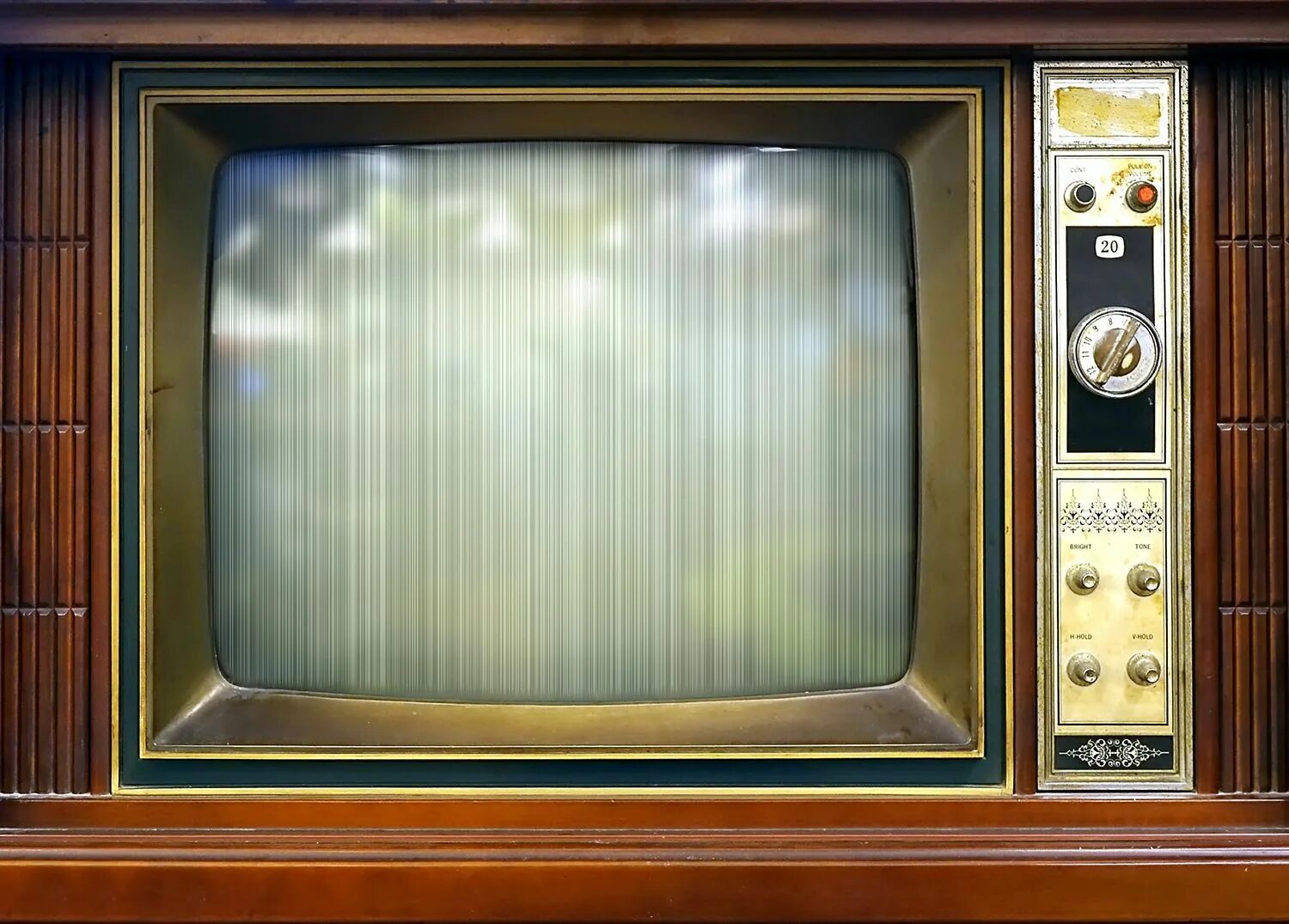 Старый телевизор. Телевизор с линзой. Телевизор в стиле ретро. Винтажный телевизор.
