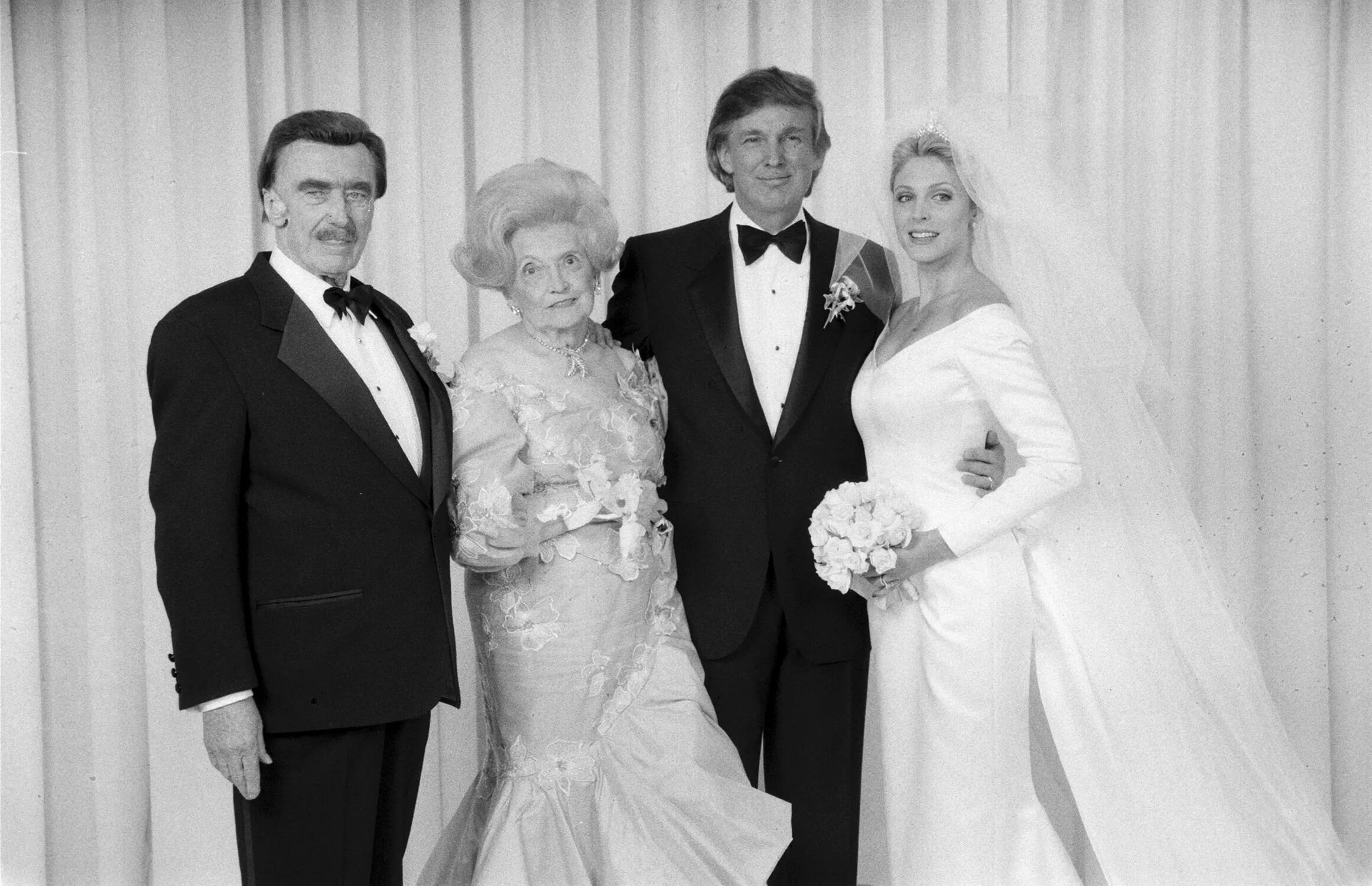 I they were married. Марла Мэйплс свадьба. Родители Дональда Трампа в молодости. Дональд Трамп с родителями. Трамп в молодости с отцом.