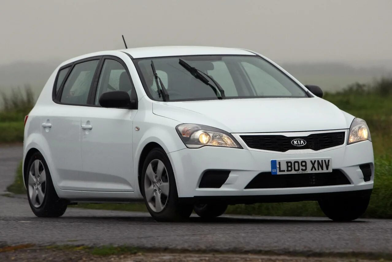 Лучший сид 1.20. Kia Ceed 2011. Кия СИД 2011 хэтчбек. Киа СИД 2011 года хэтчбек. Kia cee'd хэтчбек 2011.