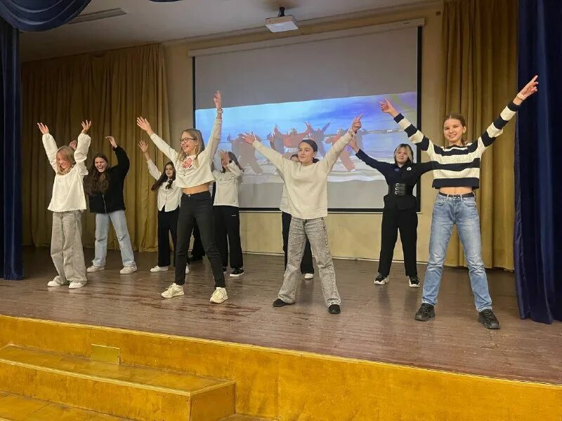 Посвящение в движение первых в школе. Посвящение в движение первых в школе