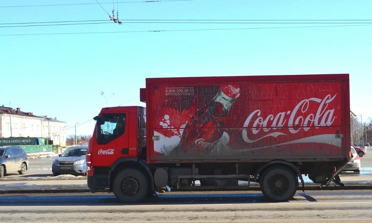 Автомобили кока колы. Красный грузовик coca cola. Фургон кока кола. Фура кока кола. Грузовик coca cola.