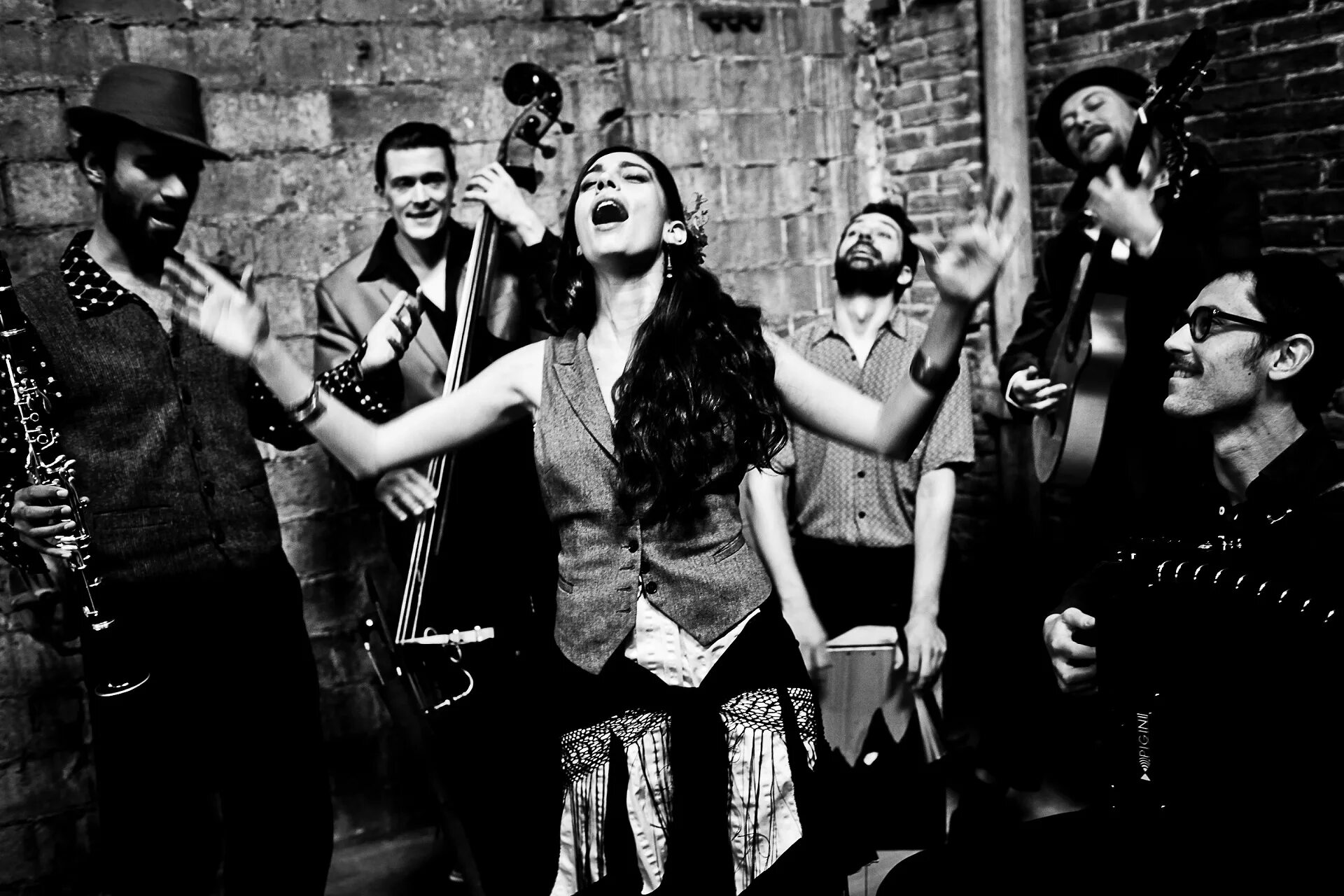 Barcelona Gipsy Klezmer Orchestra. Barcelona Gipsy Balkan Orchestra. Barcelona Gipsy Balkan Orchestra Band. Клезмер панк. Their soul