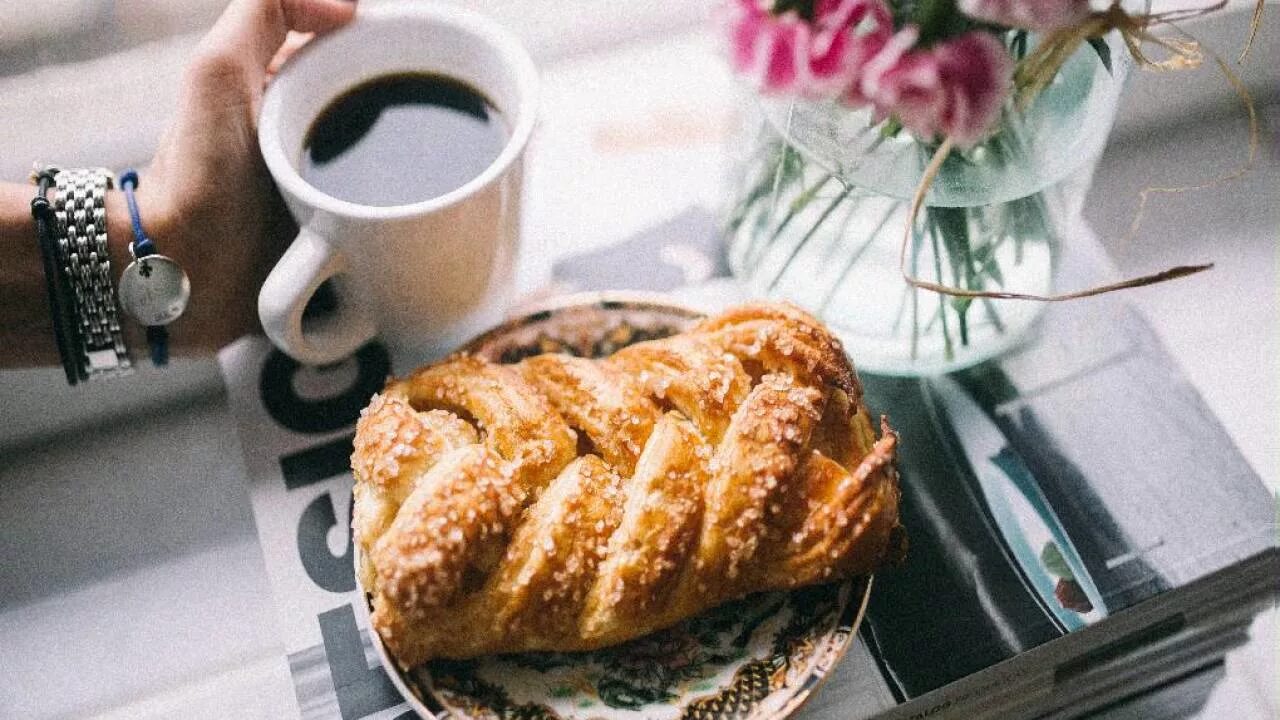 Скачать обои кофе, выпечка, начинка, круассаны, раздел еда в разрешении 1920x120