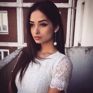 Акилова биография