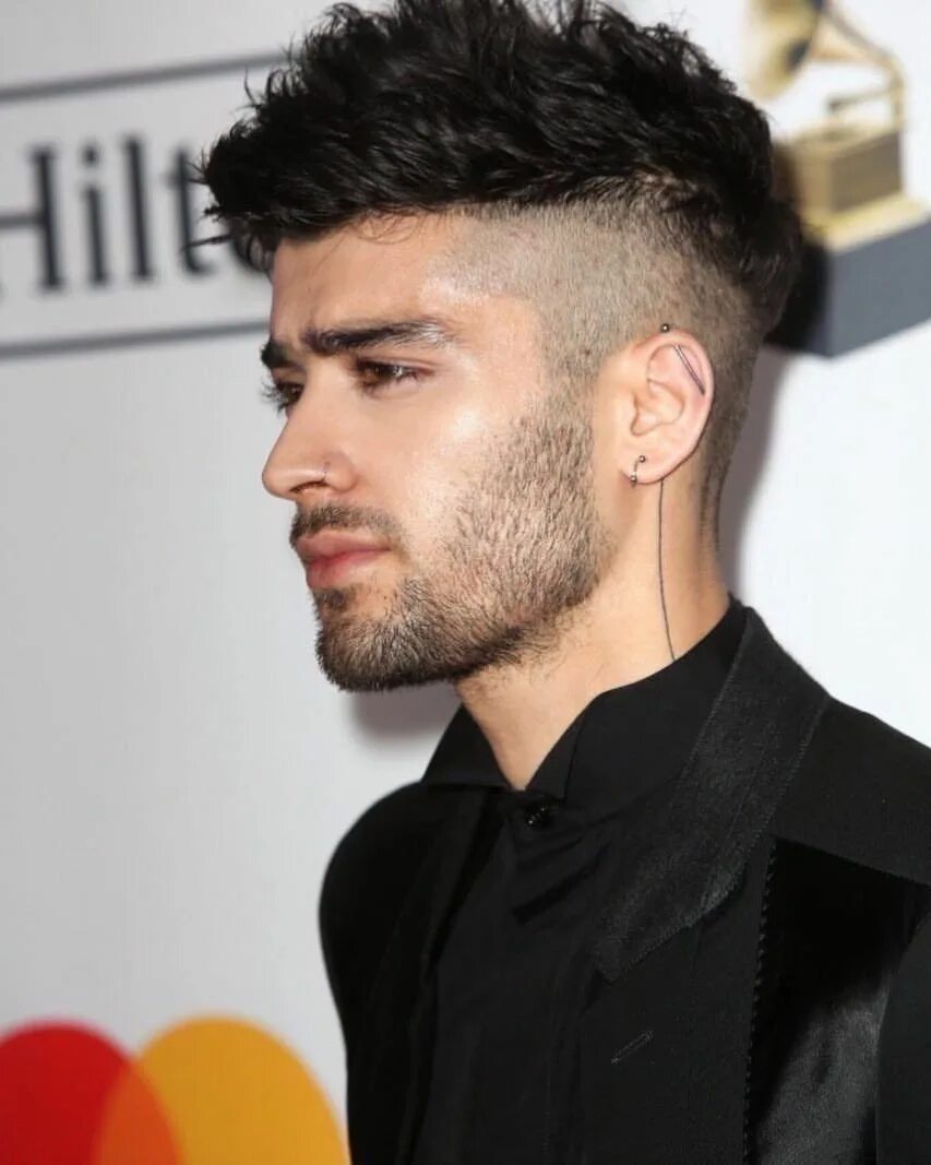 Зейн Малик стрижка. Zayn Malik стрижка. Zayn 2022. Зейн Малик 2022. Черная мужская стрижка