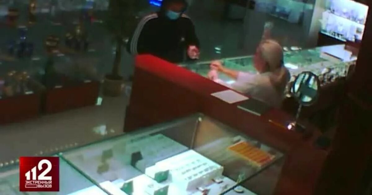 Нападение на краснодар. Нападение на ювелирный магазин в Великом Новгороде. Нападение на ювелирку в Чехии 2014. Грабители.