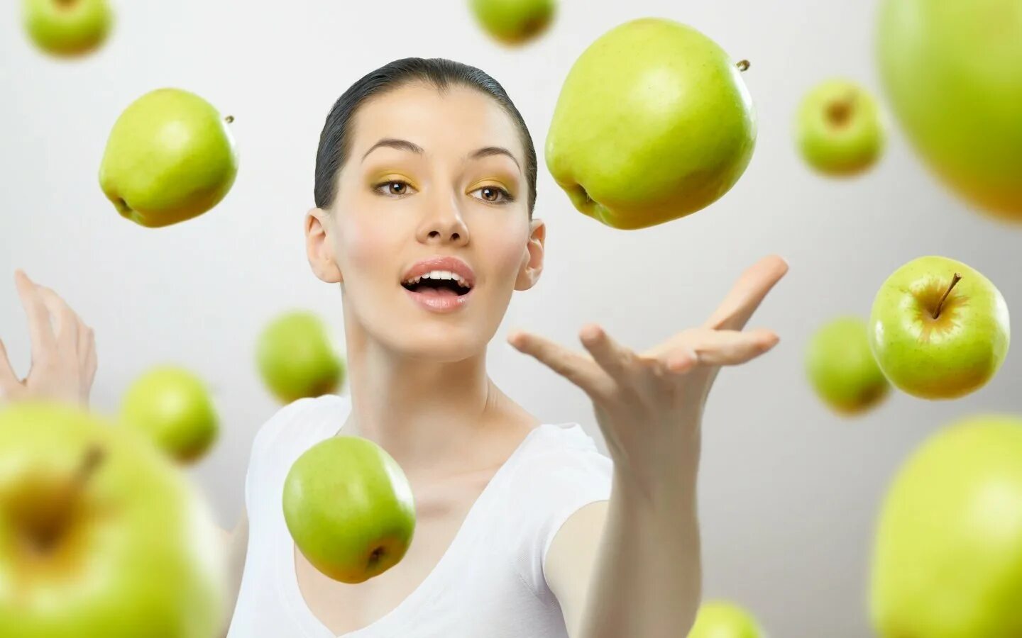 Яблоки для организма женщины
