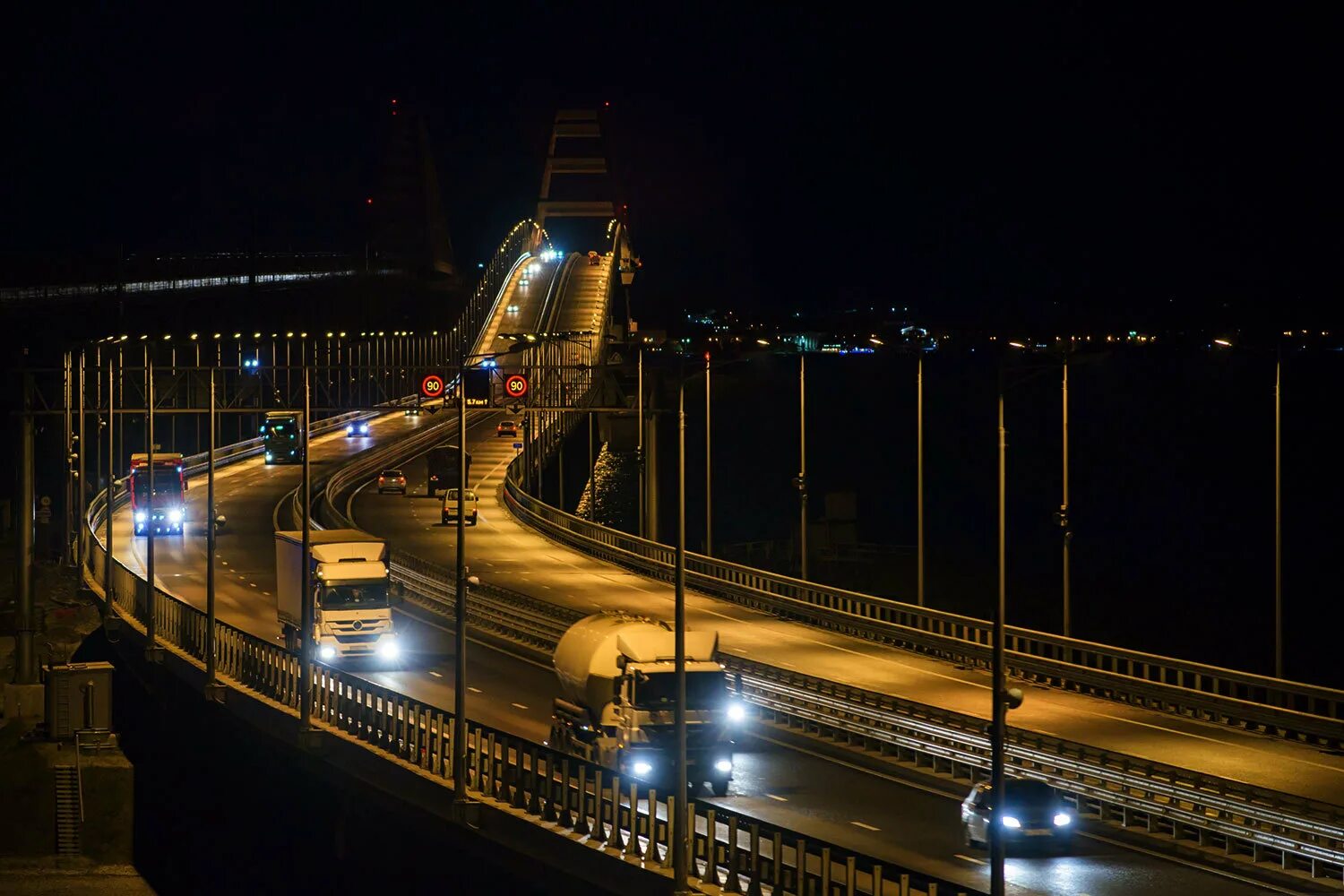 Крымский мост. Ночной Крымский мост. Керченский мост ночью. Росавтодор Крымский мост.