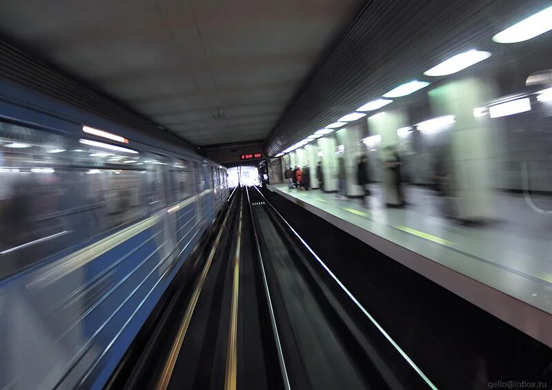 Метро новосибирск. Железнодорожный вокзал в мюнхене. Новосибирский метрополитен. Новосибирское метро внутри. Станция метро речной вокзал новосибирск.