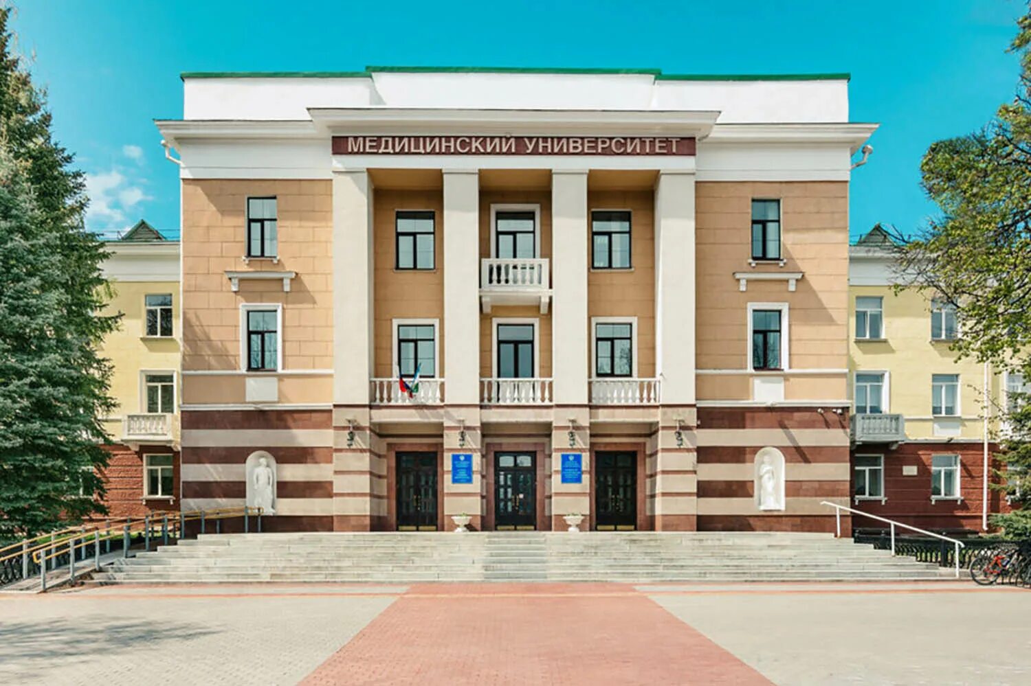 Ленина 3 бгму. Бгму 1 корпус уфа. Медицинский университет бгму. Башкирский медицинский колледж уфа. Башкирский государственный медицинский университет уфа.