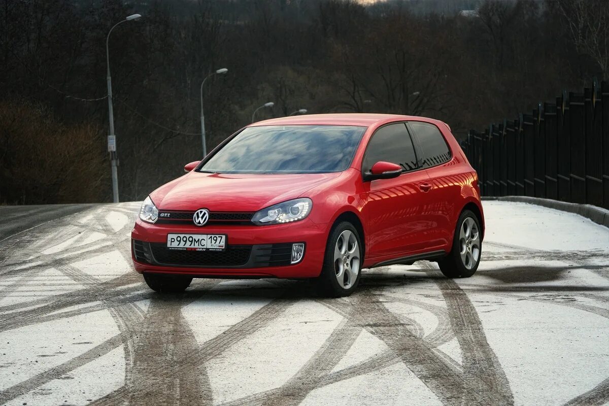 Гольф 6 красный. Гольф 6 GTI красный. VW Golf 6 красный. Гольф 2012 красный. Купить гольф в московской области