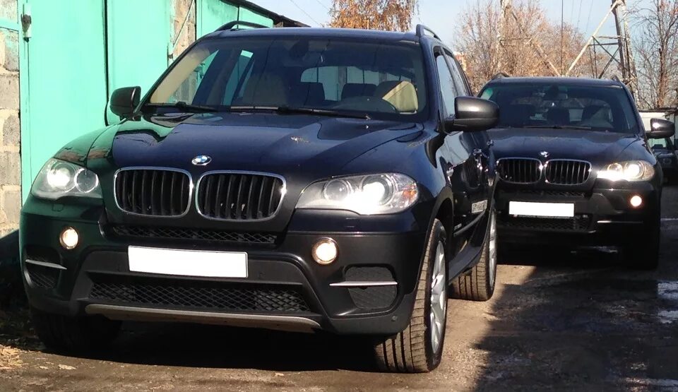 Лобовой х5 е70. БМВ х5 е70 дорест. BMW x5 e70 дорестайлинг. BMW e70 дорестайлинг. BMW x5 e70 Рестайлинг.