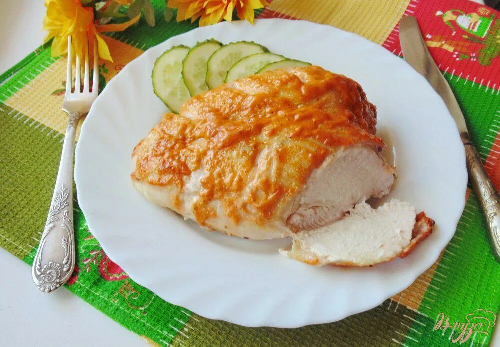 Запеченная куриная грудка в духовке диетическая. Запеченная куриная грудка. куриное филе готовое. куриная грудка готовая. курица пп.