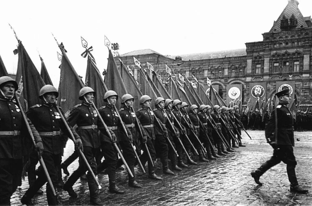 Парад Победы 24 июня 1945 года. Парад Победы 1945 года на красной площади в Москве. ВОВ парад Победы 1945. Первый парад Победы на красной площади 1945. 24 июня 19