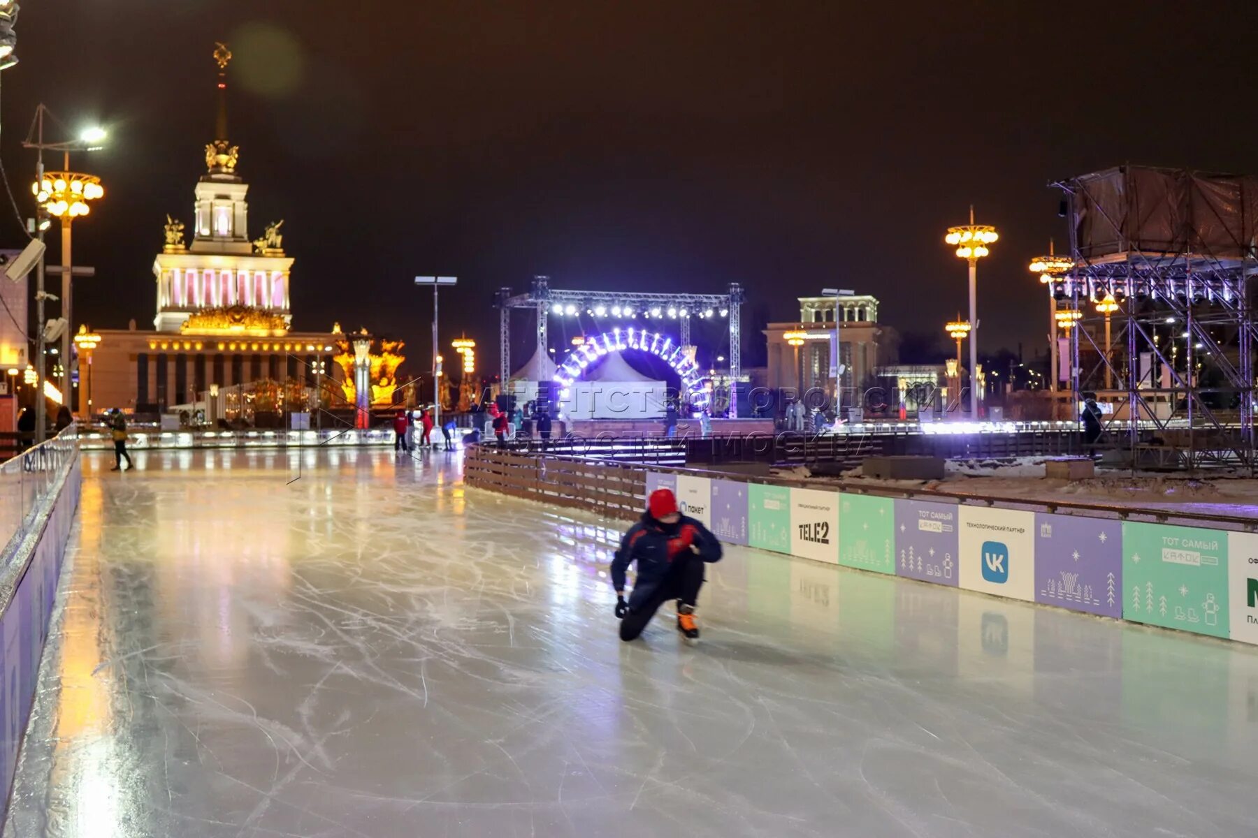 Каток вднх купить 2024. Каток ВДНХ. Сапсан каток ВДНХ. Ледовый каток ВДНХ. Каток на ВДНХ 024.