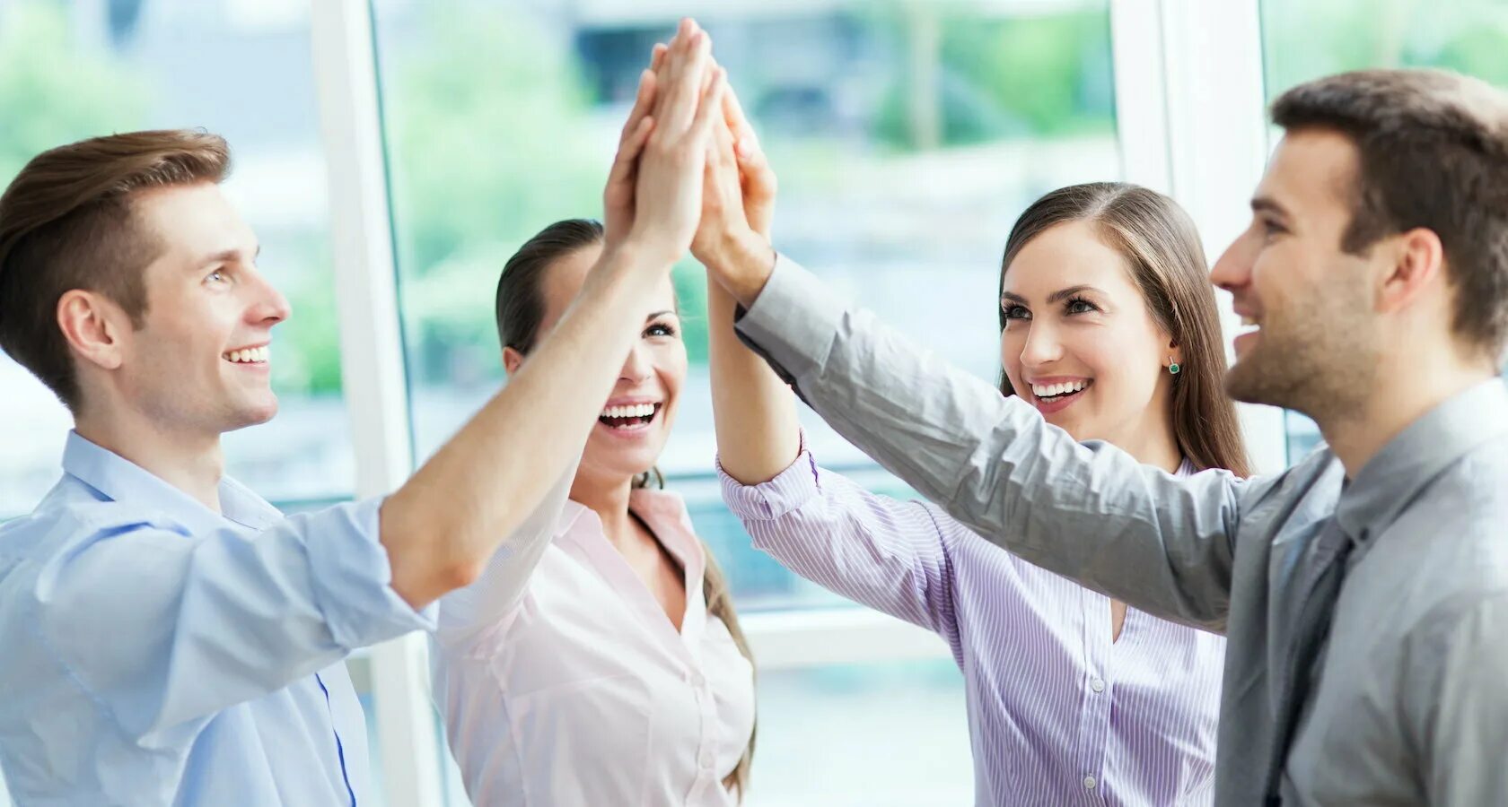 С уважением коллектив. Взаимоотношения мужчины и женщины. Взаимопонимание с клиентом. Девушка. Мужчина и женщина.