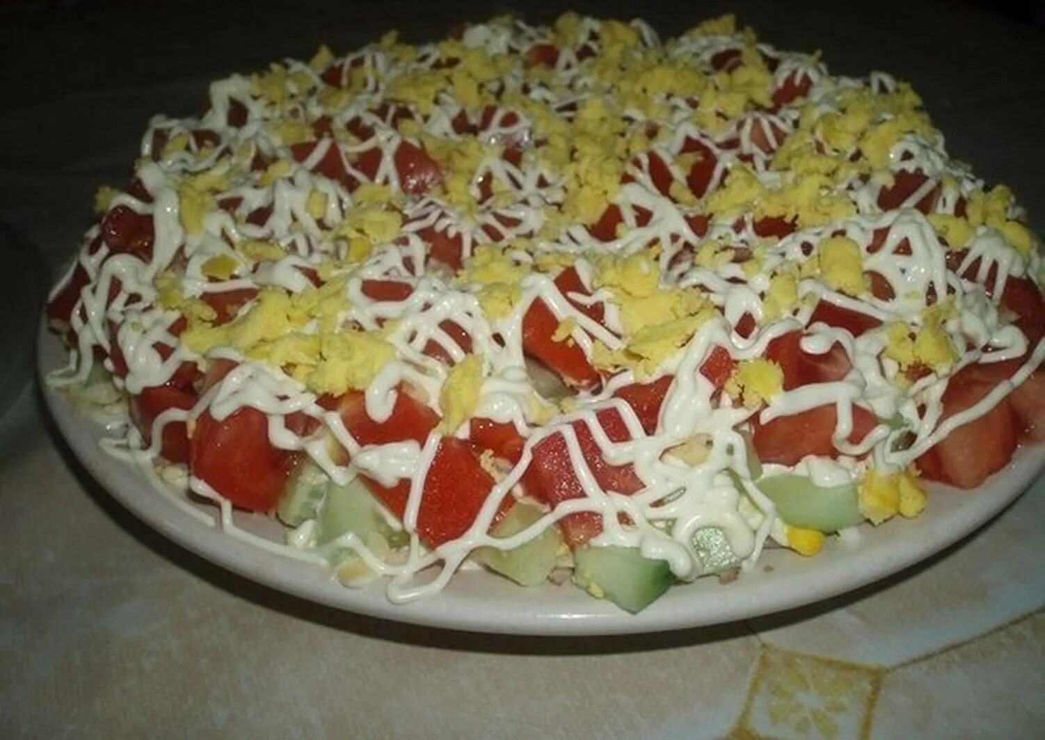 салат с сыром паутинка. салат паутинка из лука. салат паутинка с курицей. Kökeleriñ risepti. хэллоуин блюда салат паутинка.