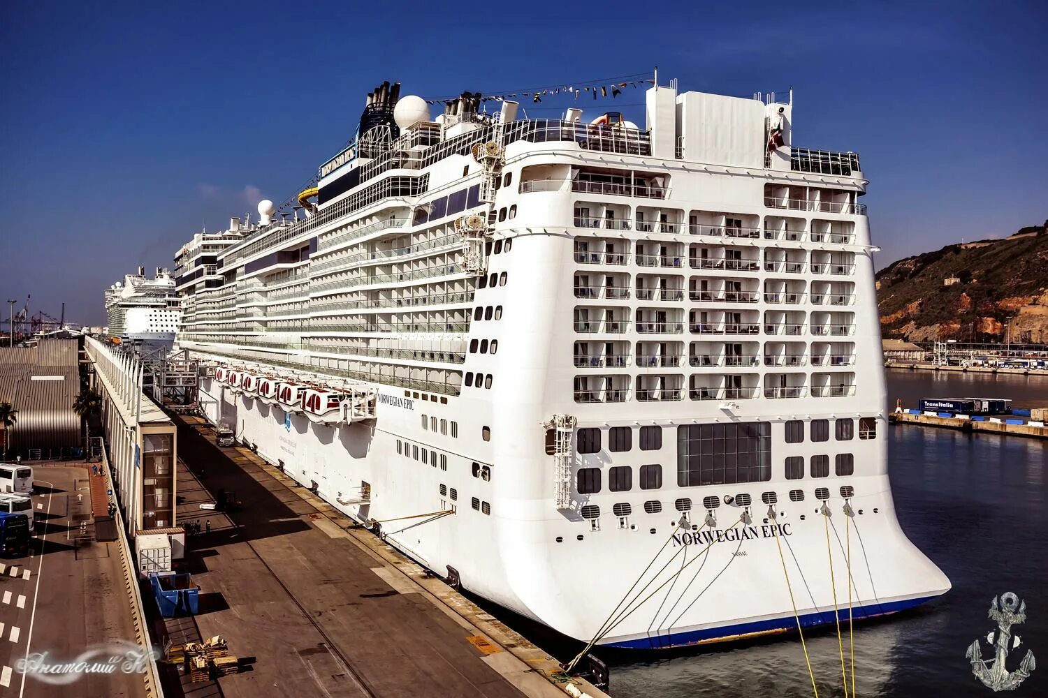 Круизный лайнер epic. Круизный лайнер norwegian epic. Круизный лайнер norwegian epic. Epic лайнер. Norwegian epic фото.