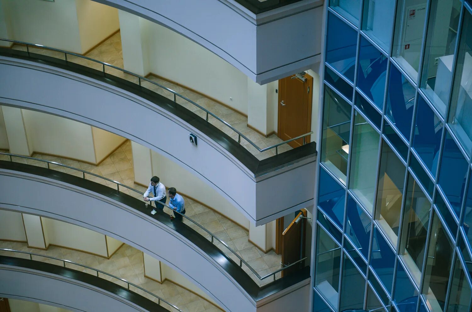 Музей вверх дном в санкт-петербурге. Японский архитектор шигеру бан. Неформалы питера на улице. Музей дом вверх дном спб. Центр развития.