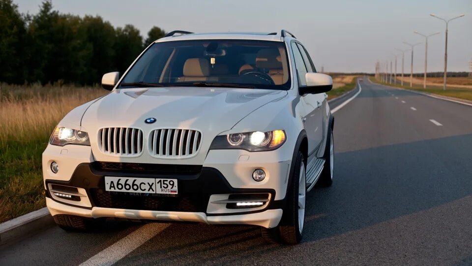 БМВ е70. БМВ х5 е70 белый. БМВ x5 e70 Рестайлинг. BMW x5 e70 американец.